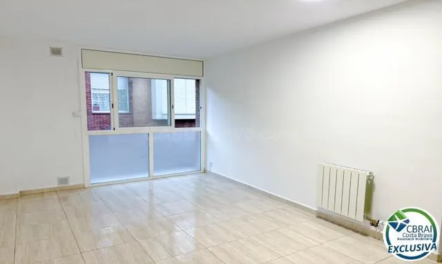 Piso de 2 dormitorios con ascensor en Figueres — 2