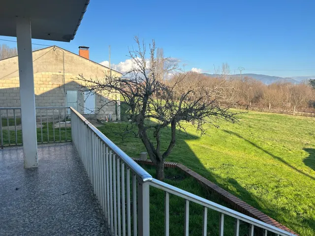 Encantadora Casa con Terreno en Cubillos del Sil — 4