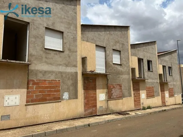 Venta de Casas Adosadas en construcción (WIP) en La Albuera  - foto 3