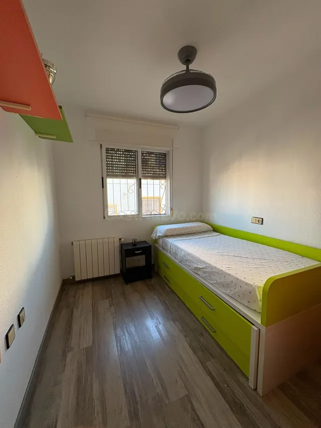 GRAN ADOSADO EN ORIHUELAA COSTA: 6 HAB, 2 BAÑO - foto 4