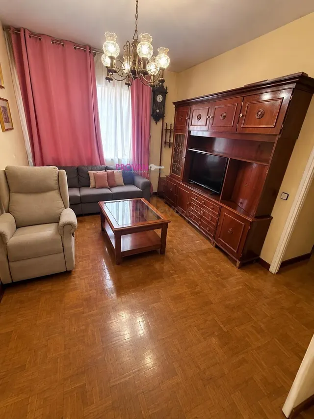EN VENTA ZONA VALDEZARZA CON 3 DORITORIOS Y TERRAZA!! — 4