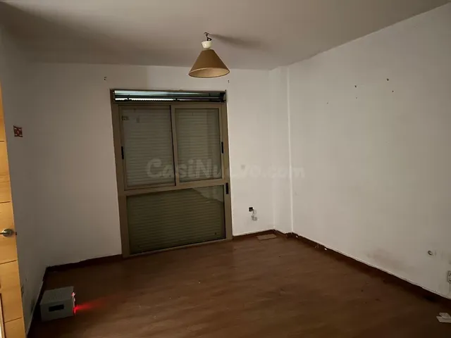Casa adosada con jardín y piscina comunitaria — 4