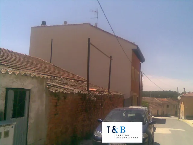 VENDEMOS PARCELA URBANA EN HONTANARES DE ERESMA - foto 2