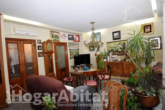 CASA SEMIREFORMADA CON GARAJE Y DOS TERRAZAS, EN EL CENTRO — 40