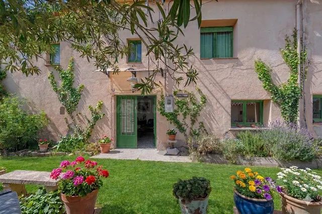 Masia Can Fiulet: Autenticidad, Historia y Naturaleza en Vid - foto 4