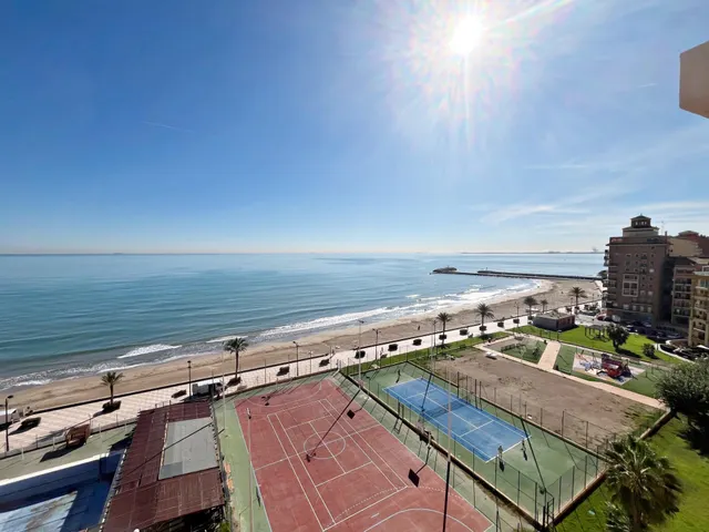 PRECIOSO ATICO EN PRIMERA LINEA DE PLAYA EN PORT SAPLAYA — 2