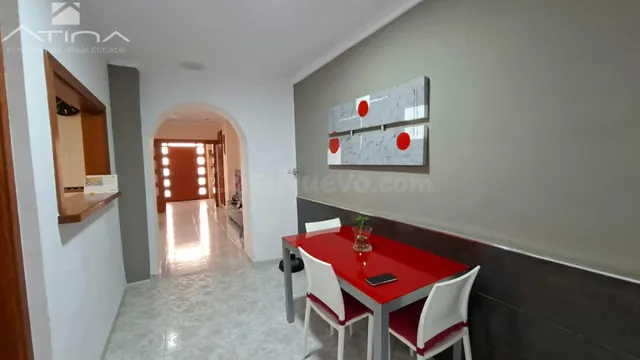 Casa en Daimús con amplia terraza y orientación sureste, a pocos minutos de la playa | 4 dormitorios — 5