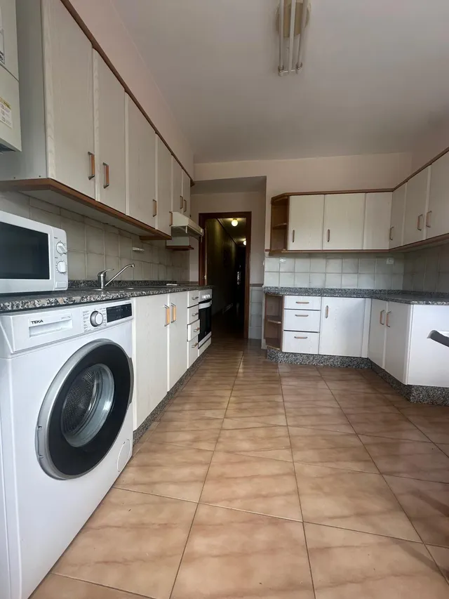 Venta: Amplio y Luminoso Piso en el Barrio de los Judíos. — 8