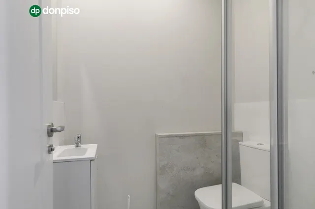 EXCLUSIVO PISO DE 253 m2 EN GRANADA CENTRO – 2.800 €/MES DE RENTABILIDAD — 24