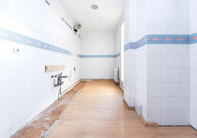 Piso de 3 dormitorios y 2 baños, con cochera. VIVIENDA DE VPO, junto al Parque de Bomberos. — 13