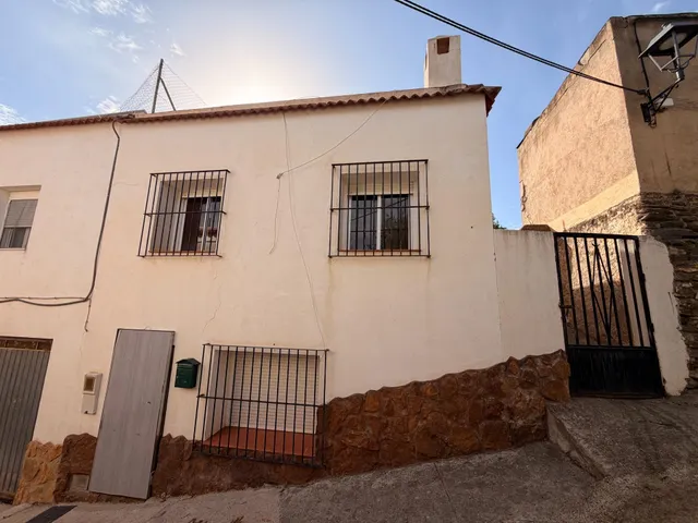 Casa de dos plantas y terreno en Canjáyar — 19
