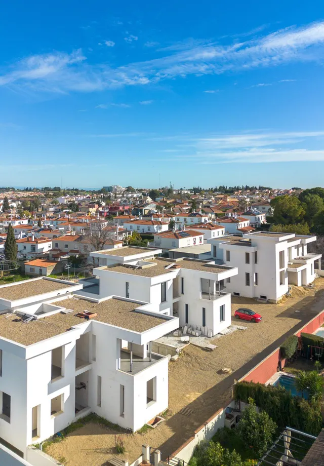 Promoción de 3 magníficos chalets independientes en Gines — 14