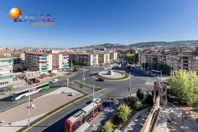 PISO REFORMADO CON VISTAS PANORÁMICAS A UN PASO DEL CENTRO DE GRANADA — 19