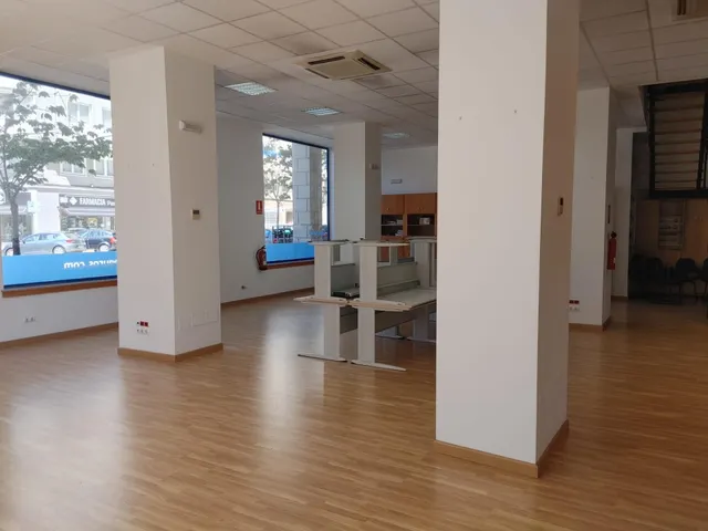 Local comercial 389m² en venta - Santa Margarita-Los Puentes — 18
