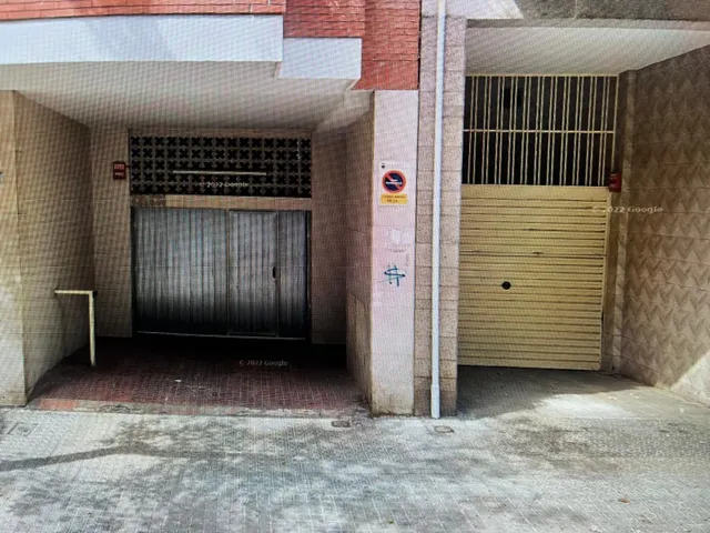 Plaza de aparcamiento en VIlanova i la Geltrú, rambla del Castell, al lado de la estación — 6