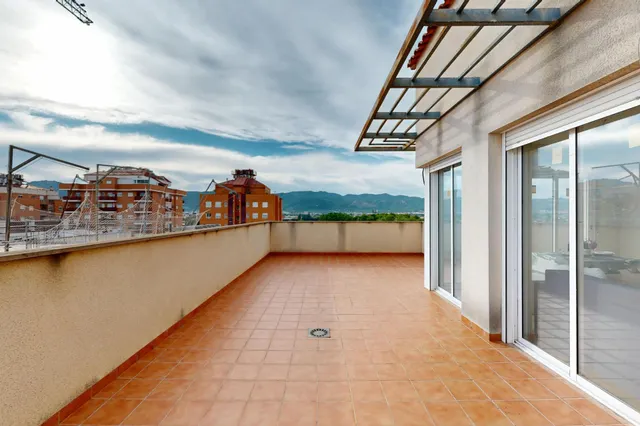 Un ático para estrenar. Una terraza para disfrutar. Una vida por comenzar. — 12