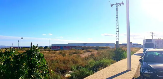 Terreno rural en alquiler - MERCADONA — 14