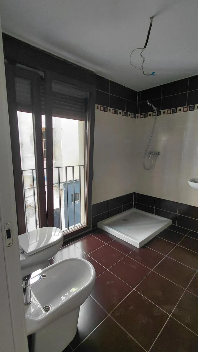 Vive el centro de Villena desde una vivienda única, donde la ubicación y el encanto de sus espacios marcan la diferencia. — 7