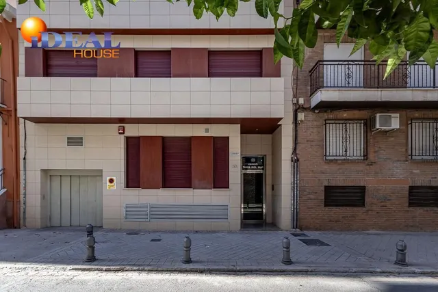 Ático dúplex junto Alhamar con 2 garajes y 2 trasteros — 34