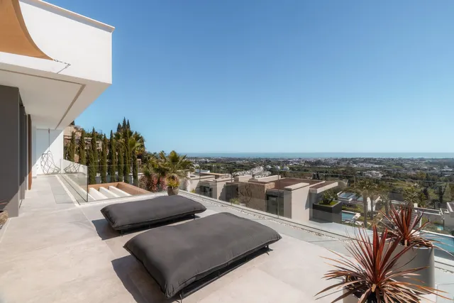 Chalet 6 habitaciones 943m² en venta - Costa Del Sol — 28