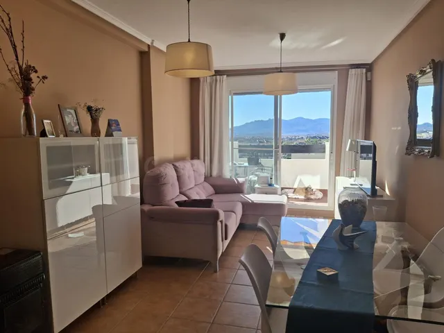 ¡Ático Exclusivo con Piscina Climatizada y Pista de Pádel en