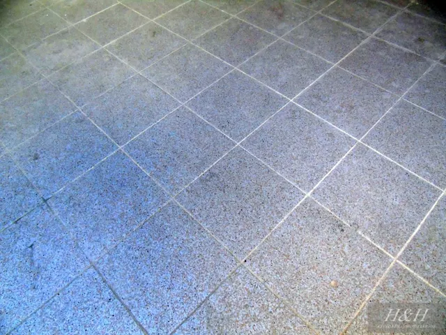 Se alquila escaleta para uso comercial en Jorge Juan. /HH Asesores, Inmobiliaria en Burjassot/. — 10