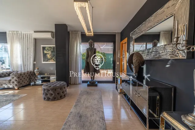Chalet en venta con ascensor, piscina y grandes espacios en Canet de Mar — 14
