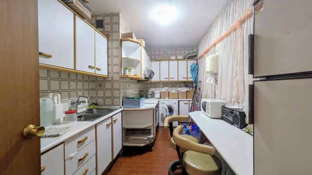 PISO EN EL CENTRO DE FUENGIROLA CON 4 DORMITORIOS APTO PARA CLÍNICA DENTAL — 8