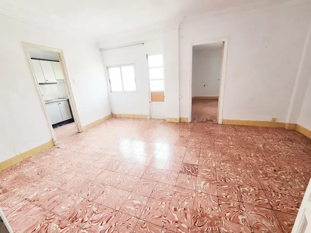 PISO EN EL MISMO PASEO GERMANIAS PARA REFORMAR