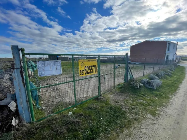 TERRENO DE 1600 METROS EN ARROYO DE LA LUZ - foto 2