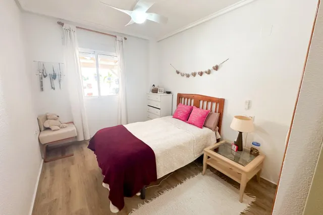 Gran apartamento en Torrevieja: 2 hab, 1 baño — 10