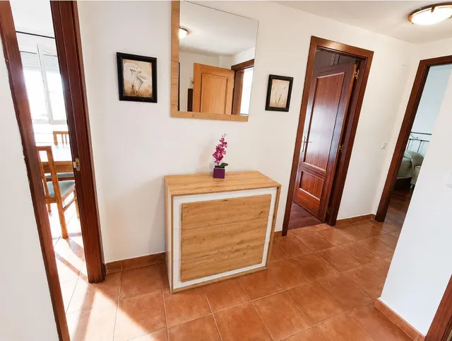 LUMINOSO PISO EN CARANDÍA DENTRO DE URBANIZACIÓN PRIVADA.- — 6