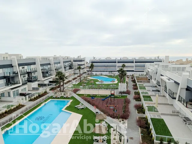 PRECIOSO ÁTICO SEMINUEVO CON PISCINA, GARAJE Y TRASTERO