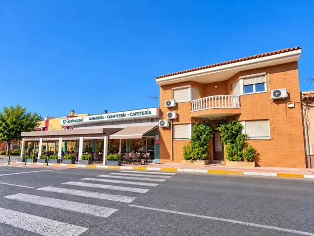 VIVIENDA EN EL GARBANZAL DE 478M2 Y SOTANO DE 214M2 - foto 2