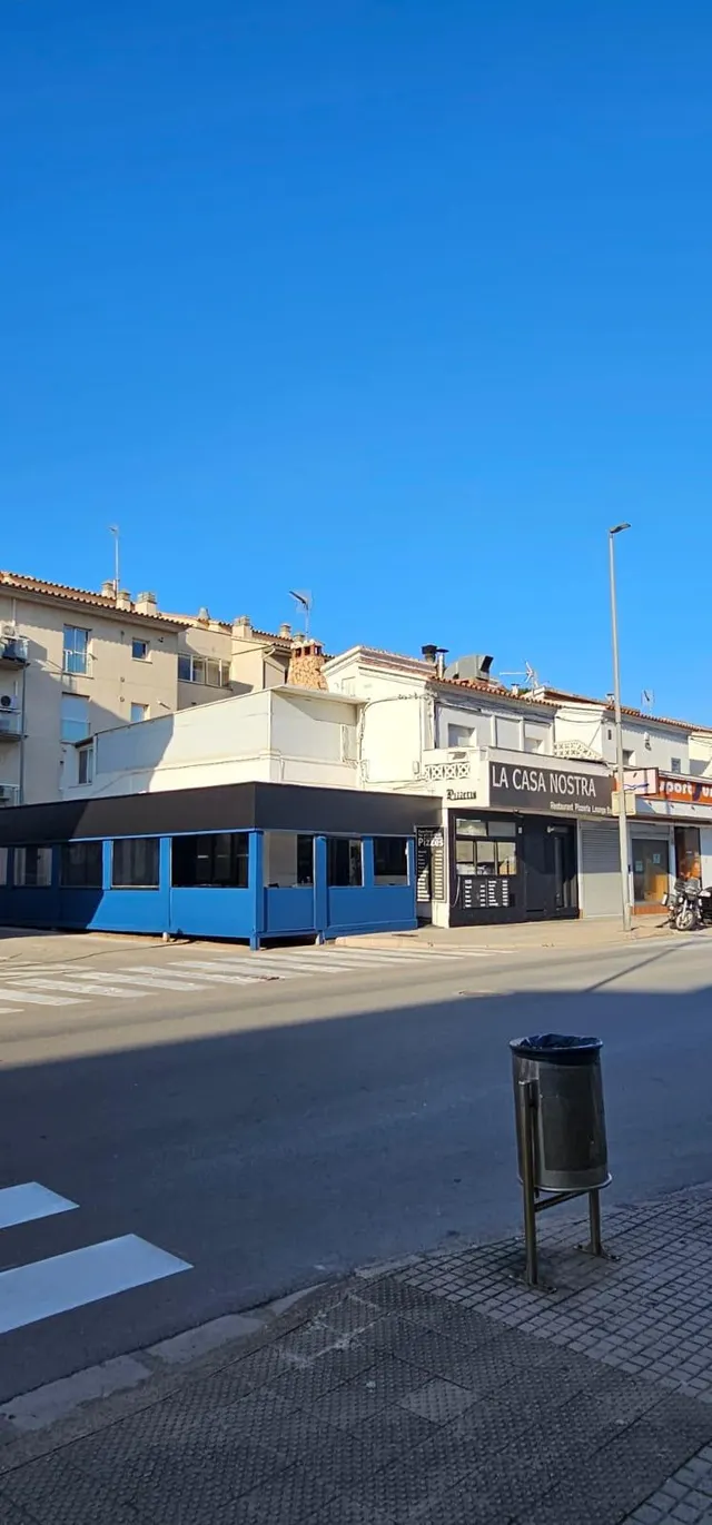 RESTAURANTE CON VIVIENDA SUPERIOR EN PLATJA DELS RIELLS - foto 5