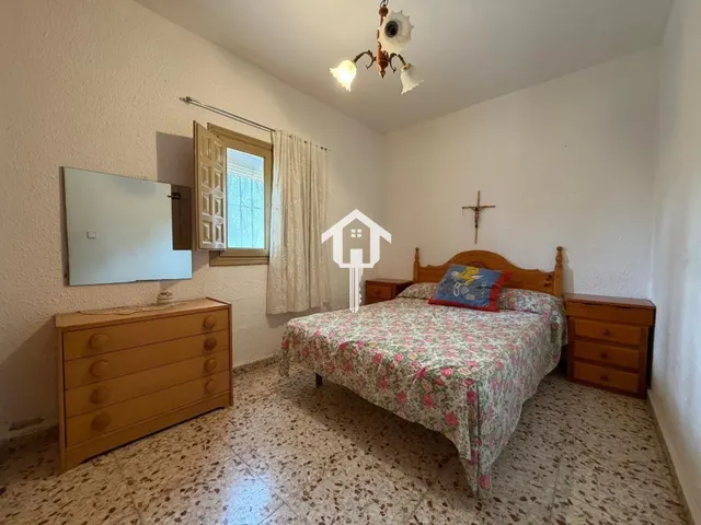 Casa independiente en moralet, Alicante. dos viviendas independientes, 3.700m2 de parcela, 5 habitaciones, 3 baños, piscina — 45