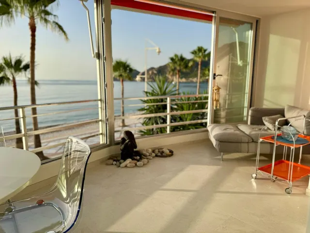 Apartamento de esquina totalmente reformado de 2 dormitorios - foto 2