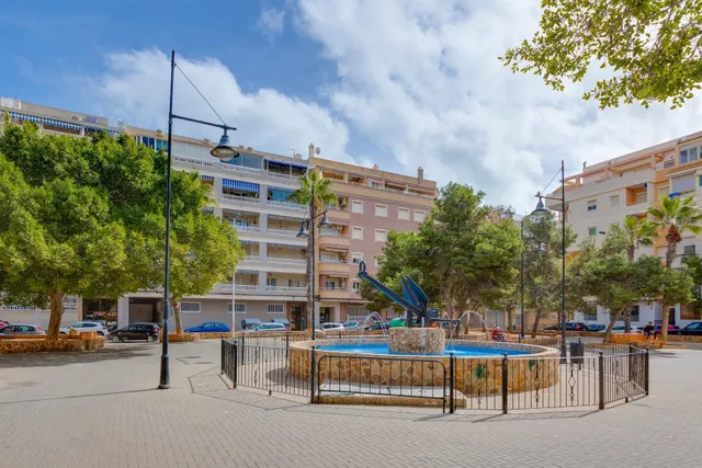 Apartamento de 2 dormitorios en Torrevieja, a 200m de la Playa de Los Locos — 35