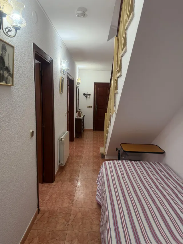 VIVIENDA ADOSADA DE 3 PLANTAS CON GARAJE , 4 habitaciones , AMPLIAS TERRAZAS EN SEGUR DE CALAFELL. — 42