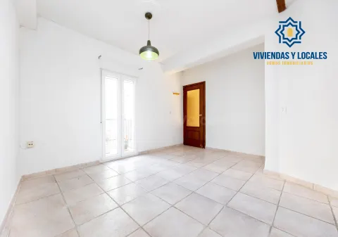 ☀️ Luz, balcón y ubicación: una oportunidad única en Acera de San Ildefonso