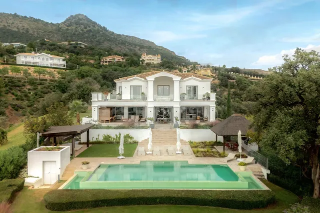 Chalet 5 habitaciones 858m² en venta - Costa del Sol — 2