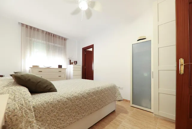Amplio piso de 3 dormitorios con terraza, garaje y trastero en Las Lagunas — 16