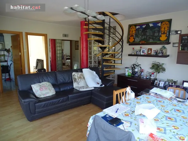CASA UNIFAMILIAR ESQUINERA EN PARCELA 618M2 — 13
