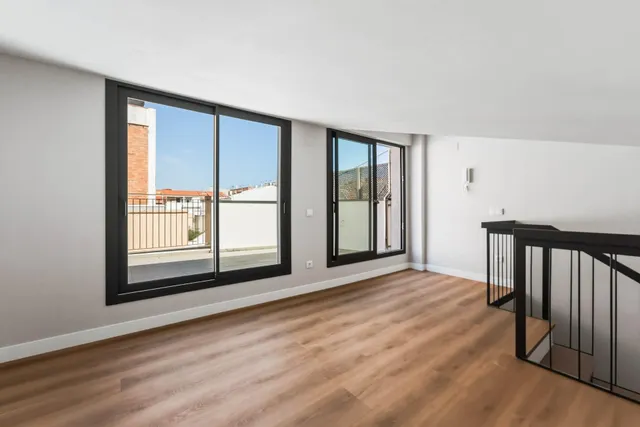Vivienda reformada a estrenar con 3 estancias, terraza privada y espacio polivalente en Badalona — 21