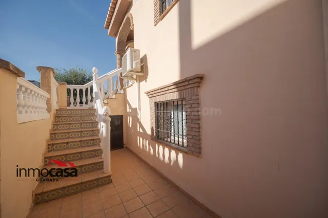 ESPECTACULAR VIVIENDA PAREADA CON PISCINA Y AMPLIO PATIO EN  - foto 5