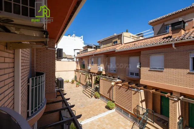En venta casa unifamiliar en recinto cerrado en Granada capi - foto 2