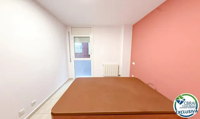 Piso de 2 dormitorios con ascensor en Figueres — 24
