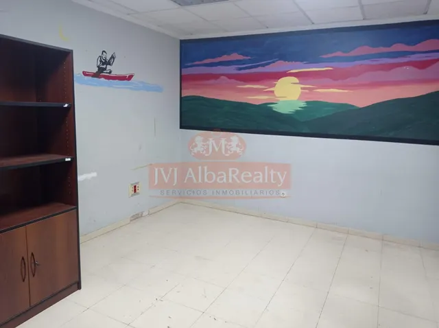 ESPECTACULAR LOCAL EN VENTA O ALQUILER EN ZONA INDUSTRIA — 4