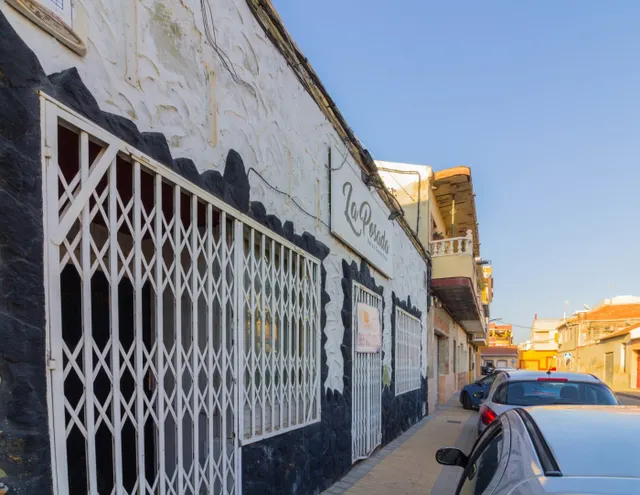 AMPLIO LOCAL COMERCIAL EN VENTA EN RAFAL (ALICANTE). — 2