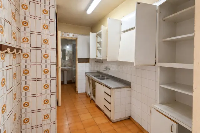 Amplio Piso en el Centro de Reus - Oportunidad para Reformar - foto 4